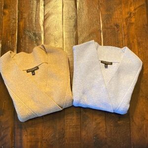 TWO Banana Republic Women's V-Neck Sweater in Beige and Blue